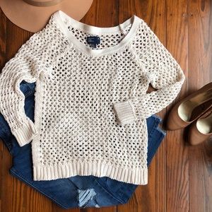 🦅American Eagle 🦅 Cream Knit Sweater